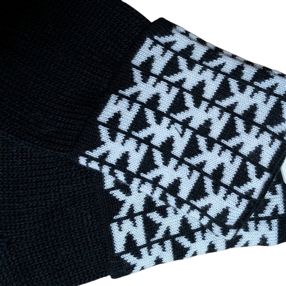 NWT NEW Michael Kors BLACK & white signature Logo Bennie Hat & Gloves SET main image 4